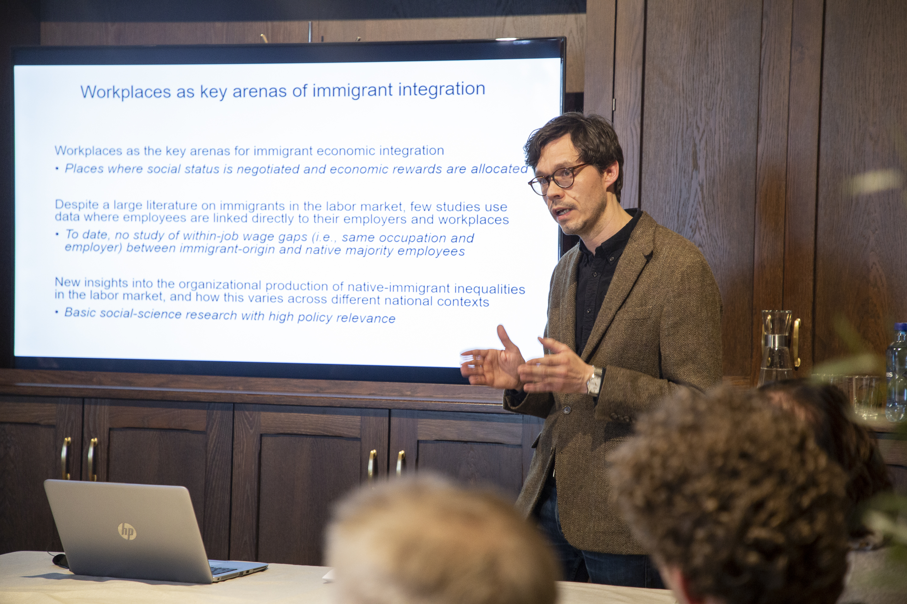 Are Skeie Hermansen leads the Young CAS Fellow project “Cross-national comparisons of within-job pay inequalities between immigrants and natives”. Here during his presentation at CAS March 18, 2019.